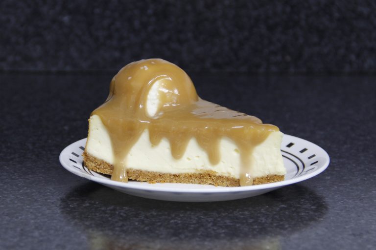 Cheesecake with a caramel coating